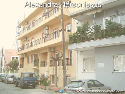 Alexandra apartementen hersonissos, in centrum, vlakbij hoofdstraat chersonissos en uitgaansgebied.