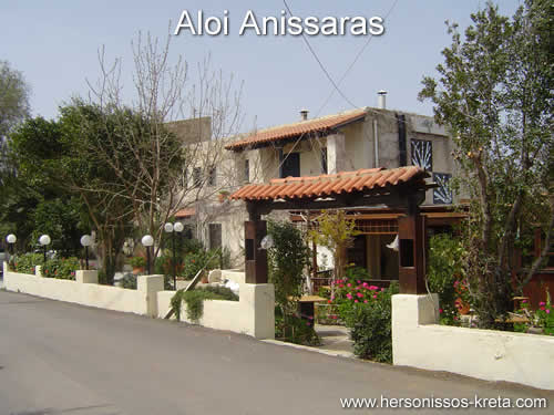 Aloi appartementen in anissaras. Sfeervol appartementen complex met zeer mooie tuine omgeven. rustige omgeving, vlakbij groot zandstrand. Chersonissos Anissaras Kreta Griekenland.