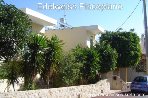 edelweiss appartementen in piscopiano, in centrum van piscopiano, centraal gelegen, 10 minuutjes lopen naar koutouloufari.