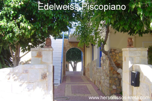 edelweiss appartementen in piscopiano, in centrum van piscopiano, centraal gelegen, 10 minuutjes lopen naar koutouloufari.