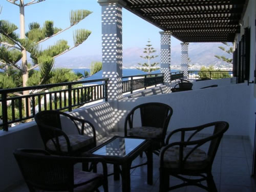 nana beach in hersonissos kreta, crete. Groot hotel aan de zee net buiten hersonissos en stalis. meer dan 900 bedden, all inclusive hotel