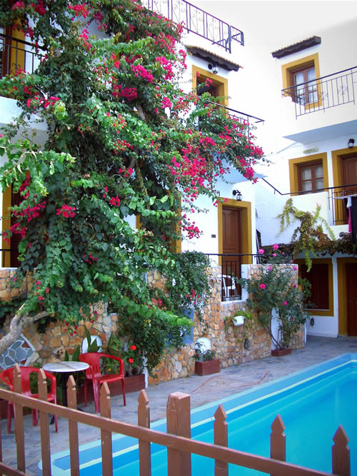 Semiramis appartementen in Piscopiano Kreta. Kamers te huur in Piscopiano.