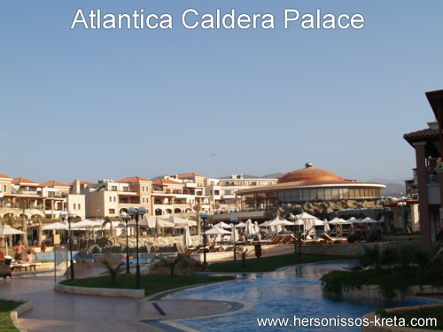 Hotel Atlantica Caldera Palace Analipsi, groot nieuw hotel in analipsi. Aan groot zandstrand. Alle faciliteiten. Autohuur Analipsi.