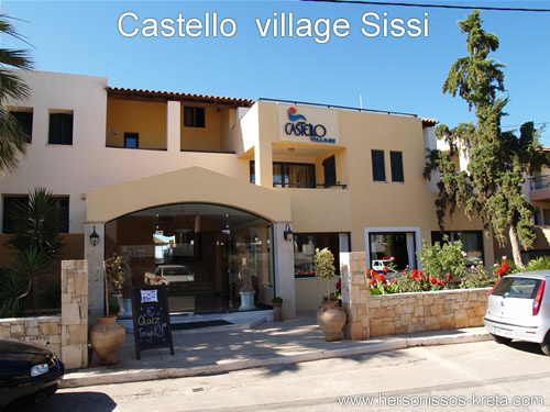Castello village Sissi. Vrij modern hotel in Sissi, gelegen aan zee. Kreta Griekenland.
