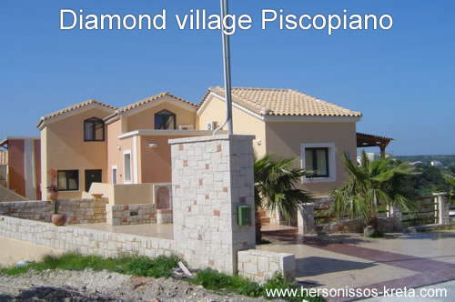 Diamond village in Piscopiano kreta. Tussen Hersonissos e piscopiano tegen de berg, mooi uitzicht over zee. Rustig gelegen.