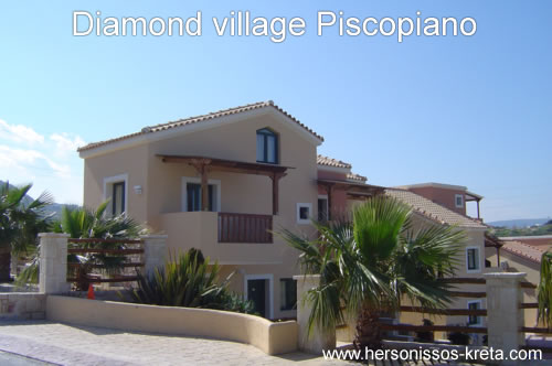 Diamond village in Piscopiano kreta. Tussen Hersonissos e piscopiano tegen de berg, mooi uitzicht over zee. Rustig gelegen.