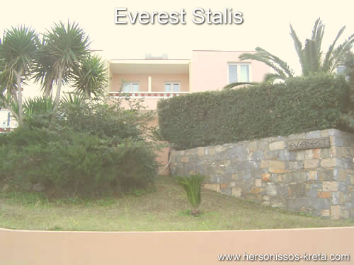 Everest stalis kreta. Mooi gelegen bovenop een berg met een mooi uitzicht over de zee.aan de hoofdweg malia chersonissos.