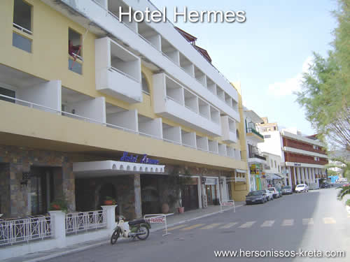 Hotel Hermes, groot hotel in Agios nikolaos, uitkijkend over de baai van mirabello. Vlakbij oude centrum en bodemloze meertje.
