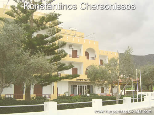 Konstantinos chersonissos. Tussen koutouloufari en Chersonissos, vlakbij starbeach. Busverbinding om de hoek. Kreta hersonissos.