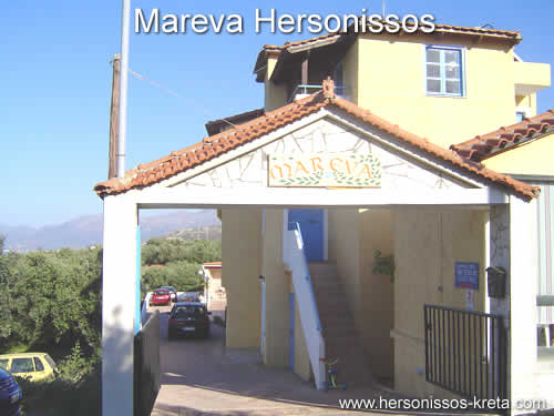 Mareva appartementen Chersonissos. Op de weg naar koutouloufari. Chersonissos Kreta Griekenland.