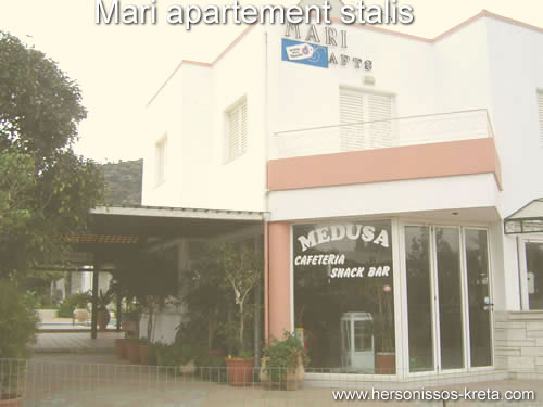 Mari appartementen in stalis. Aan de beachroad van Stalis, zandstranden vlakbij, busverbinding in de buurt. Restaurantjes en barretjes mede. Kreta, Crete.