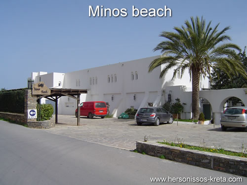 Minos beach agios nikolaos. Vlakbij centrum agios nikolaos, aan de baai van mirabello.