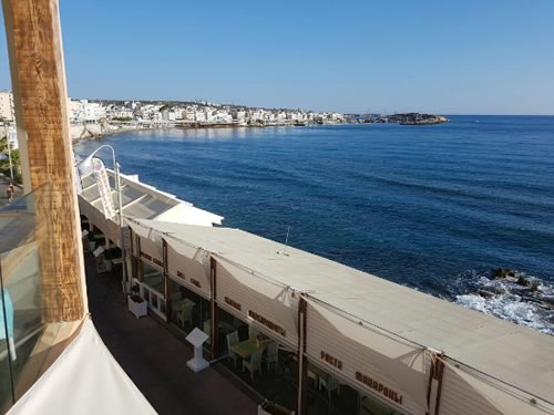 Palmera beach hersonissos.Vrij groot hotel aan de boulevard van chersonissos kreta. Kreta Hersonissos.