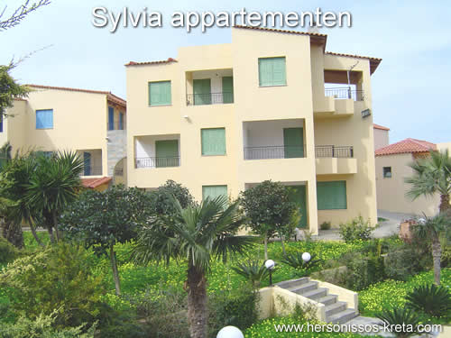 Sylvia appartementen, chersonissos, hersonissos. Nabij koutouloufari, mooi zwembad, 10 minuten vanaf star beach.