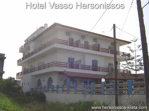 Vasso hotel Chersonissos Kreta, aan de hoofdweg van hersonissos. Alles onder hanbereik, busverbinding voor de deur. Zwembad poolbar. Chersonissos Kreta.